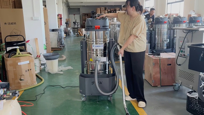 8月8日 220V工业吸尘器