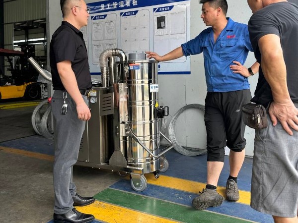 为何车间需要选择工业吸尘器？让效率倍增！