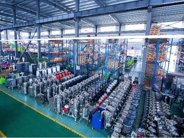 CLEANVAC洁威科工厂用大功率工业吸尘器，工作效率提升50%