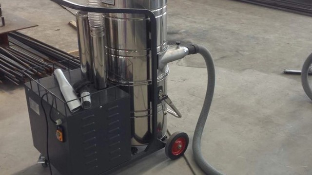 电瓶工业吸尘器使用注意事项与选购方法